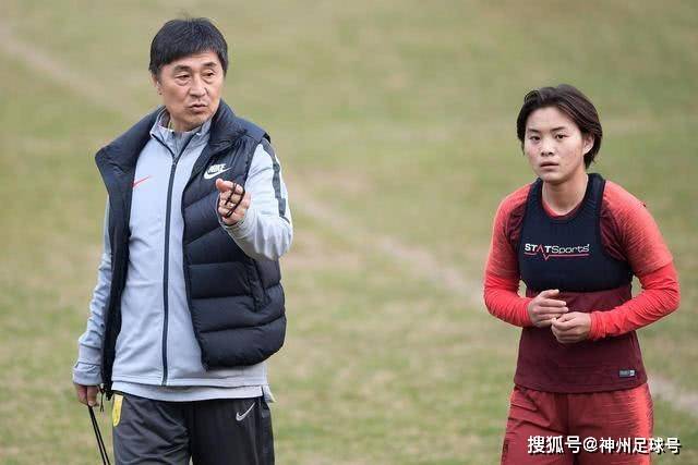 英超进攻三区传球王：B费力压索博，曼城双星紧随其后！